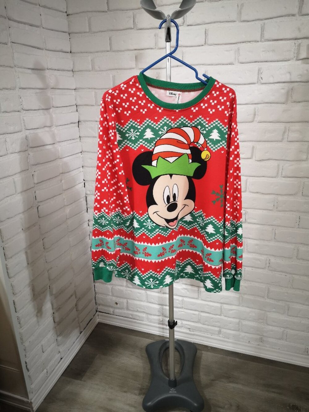 Disney Men's Size Medium Christmas Pattern w/ Mickey Mouse Long Sleeves T-shirt